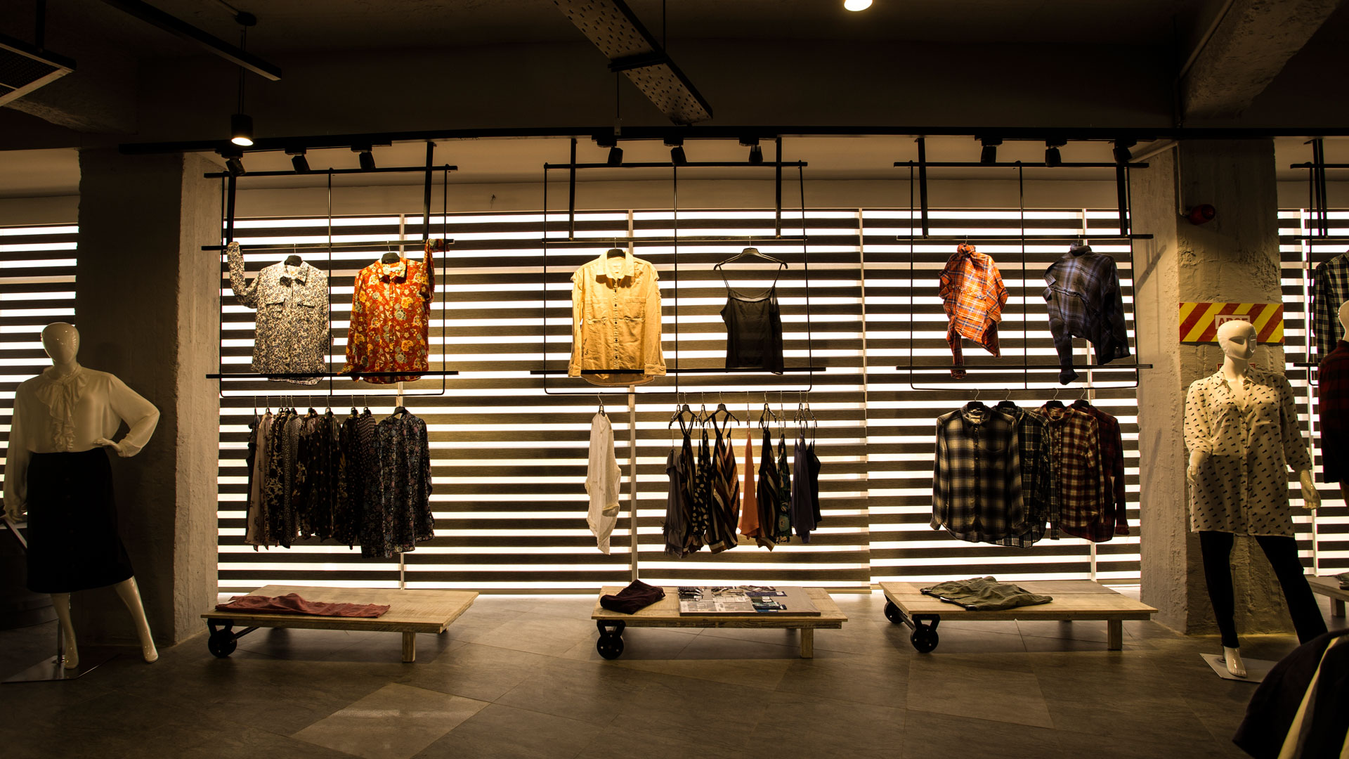 retail-showroom-fashion-firm-dhaka-385x385