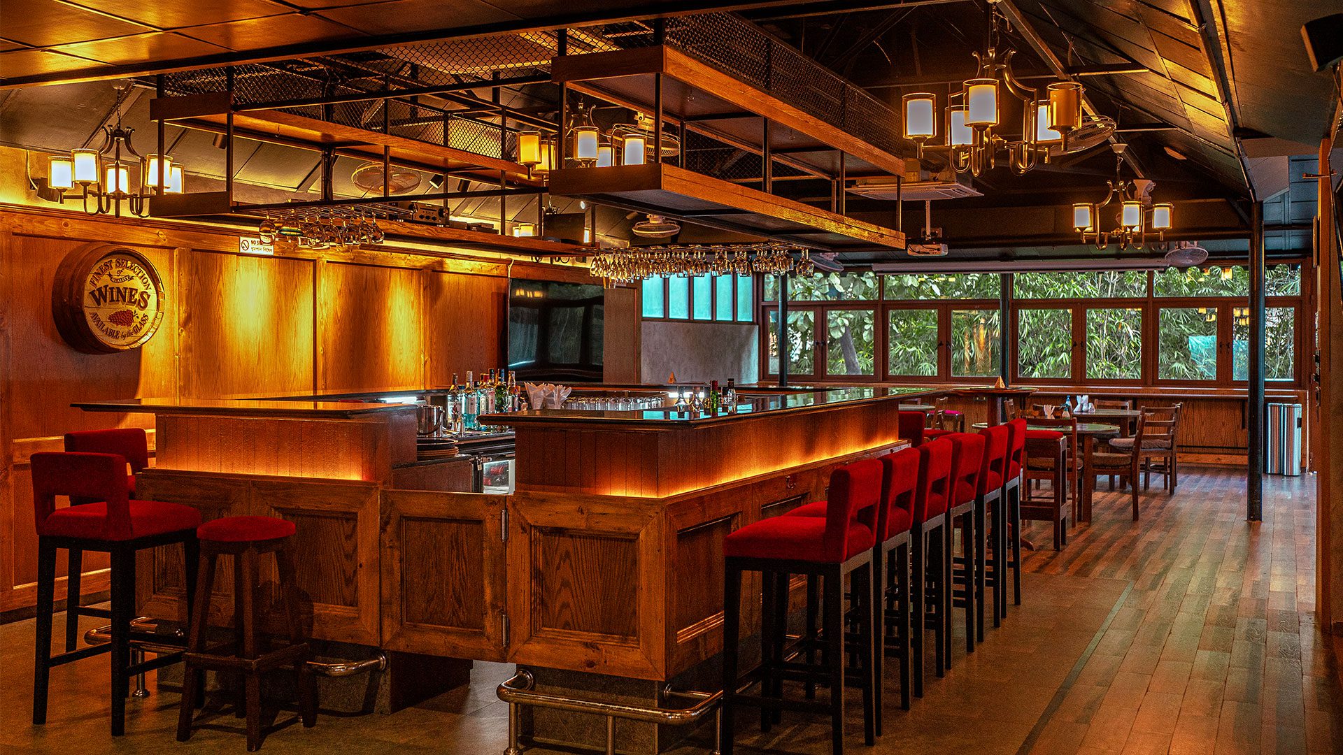 cozy inviting restaurant & bar renovation