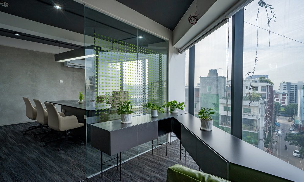 sunlight presence in the office interior design
