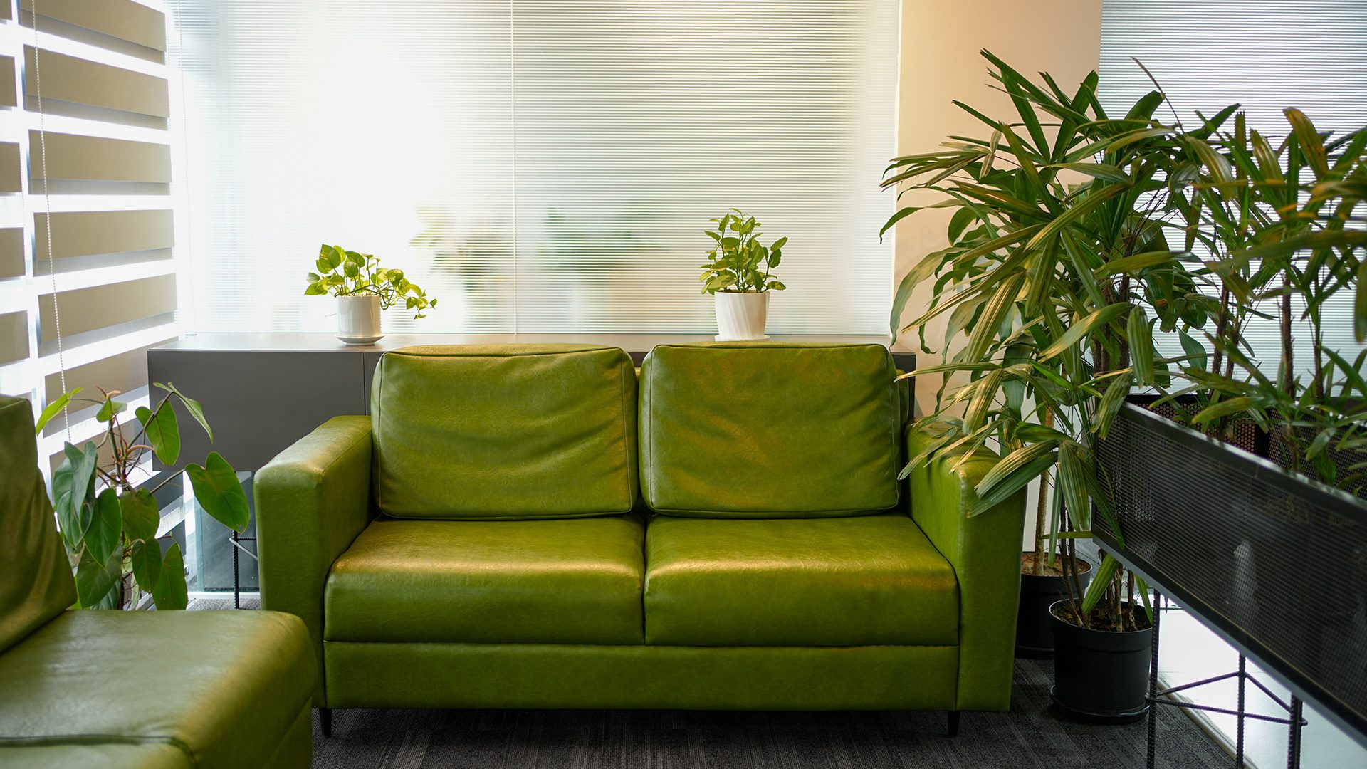 corporate office waiting lounge design